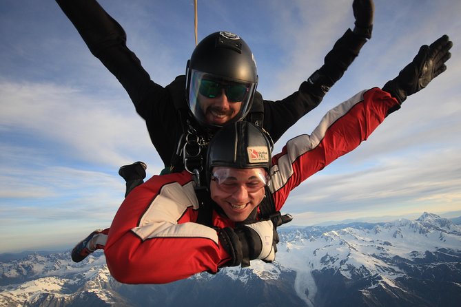 Tandem Skydive 10,000ft from Franz Josef - The tandem jump keeps the technical work simple