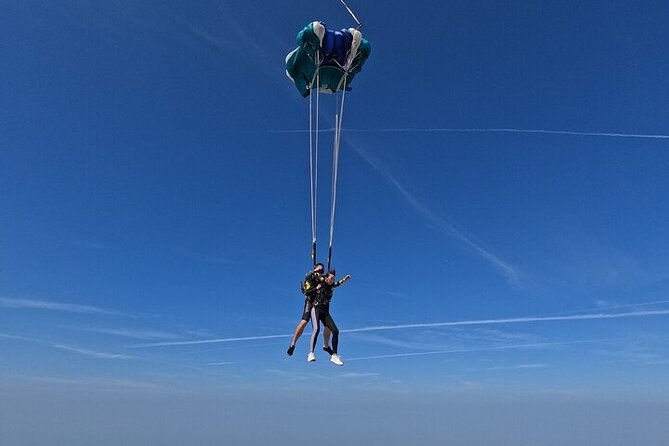 Tandem Skydive experience in Dubai - Palm or desert: choosing the right setting