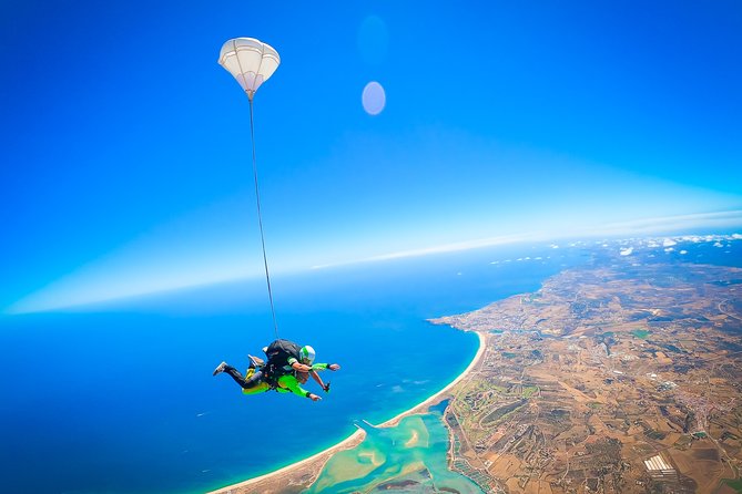 Tandem Skydiving — 30 min from Albufeira - The climb to 15,000 feet above the Algarve