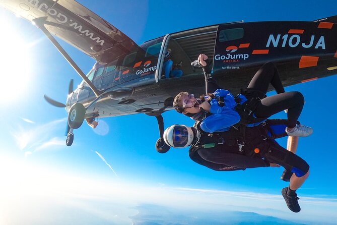 Tandem Skydiving with GoJump in Hawaii - What happens before the aircraft leaves