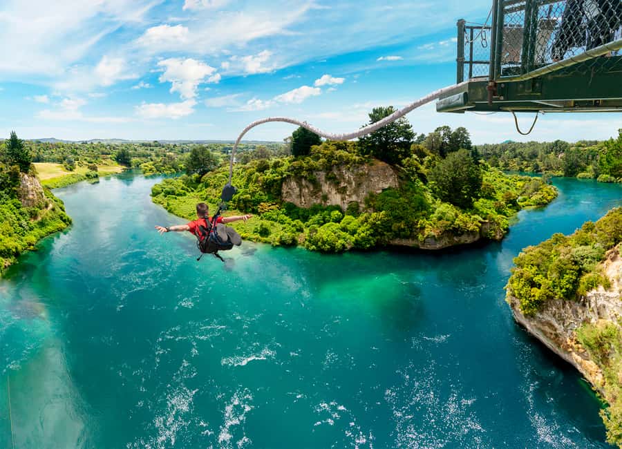Taupō: AJ Hackett Taupō Bungy - NZ's Highest Water Touch! - Choosing between a dry jump and a water touch