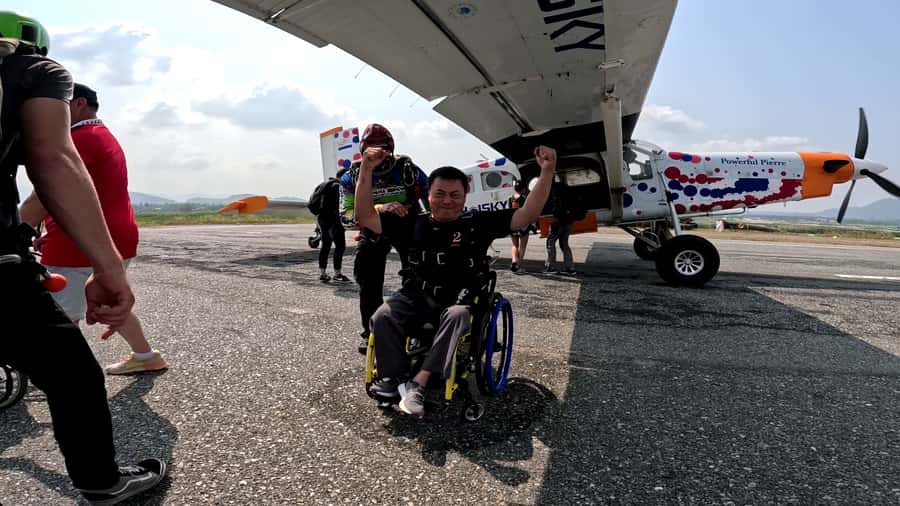 Thailand: Tandem Skydive Over Bangkok & Pattaya - The 20-minute safety briefing