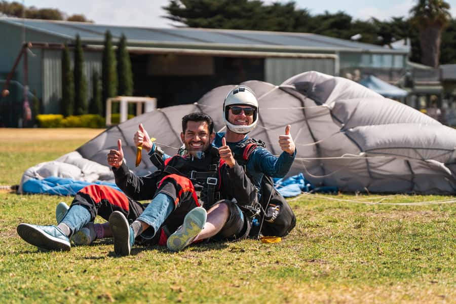 Torquay: Skydive over The Great Ocean Road - opt Melb pickup - From Torquay to 15,000 feet above the coast