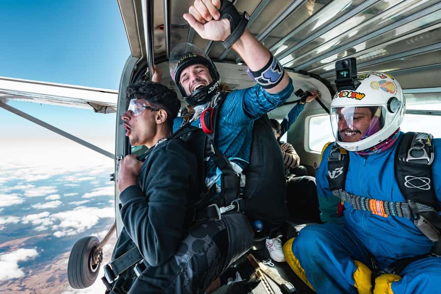 Torquay: Skydive over The Great Ocean Road - opt Melb pickup - Why the instructor and safety setup matter